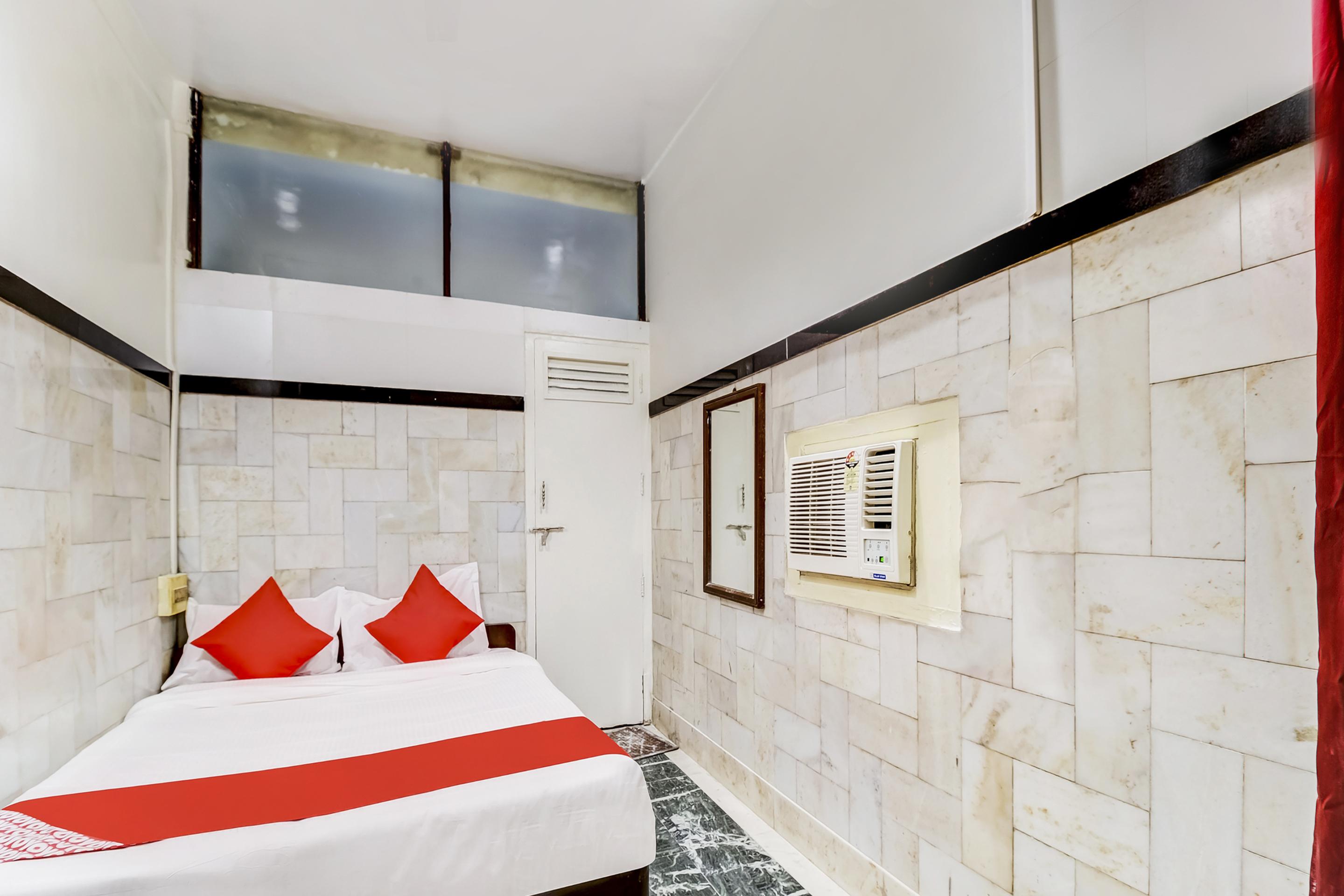 Super Oyo Hotel Dreamland Mumbai Exterior photo