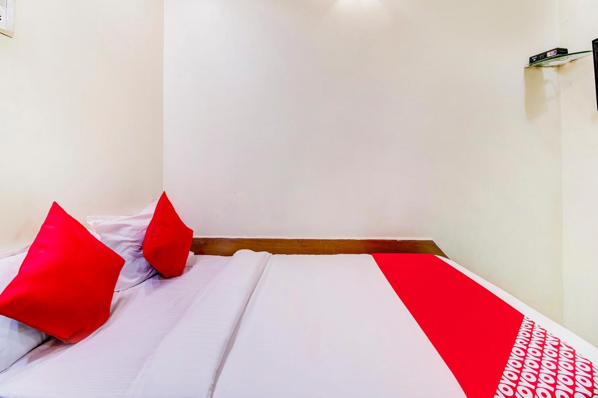 Super Oyo Hotel Dreamland Mumbai Exterior photo