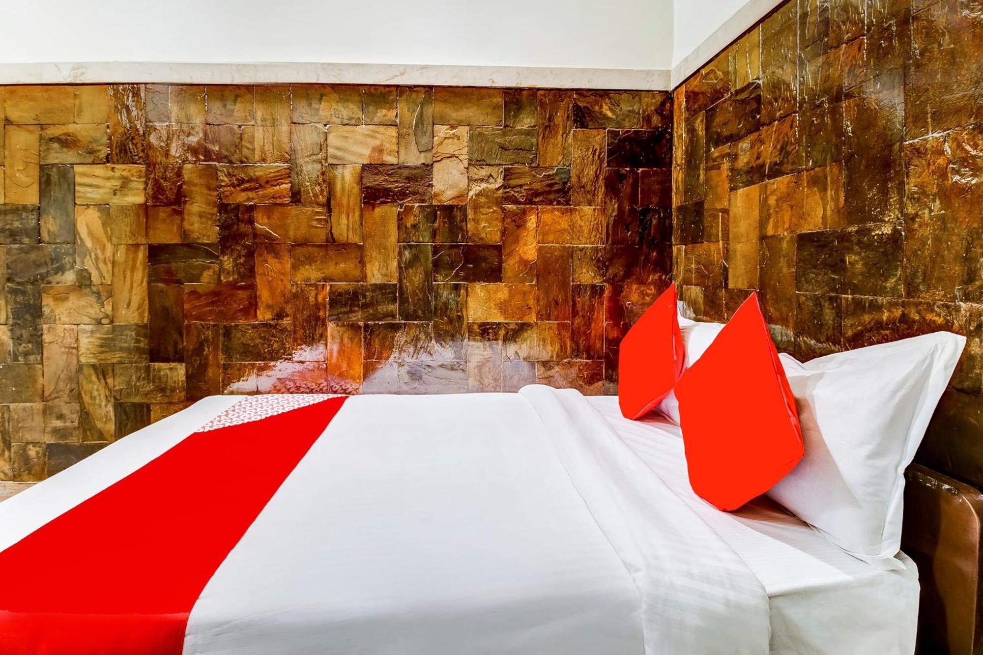 Super Oyo Hotel Dreamland Mumbai Exterior photo