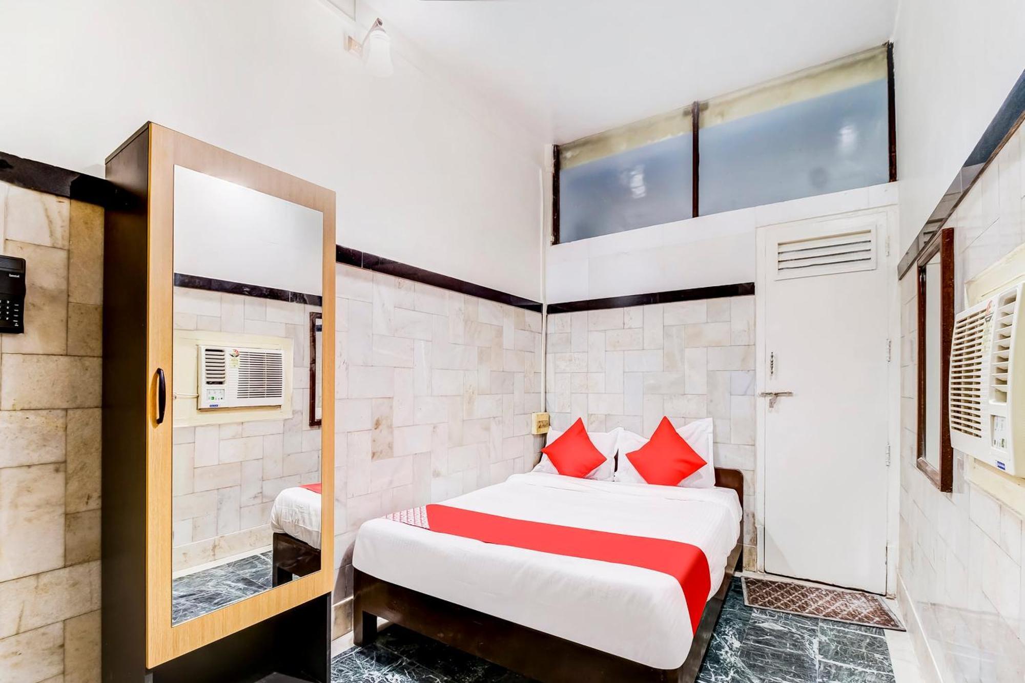 Super Oyo Hotel Dreamland Mumbai Exterior photo